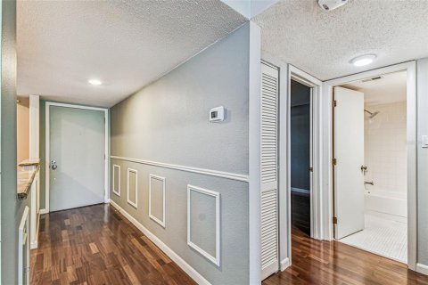 Condo in Oldsmar, Florida, 2 bedrooms  № 1916684 - photo 10