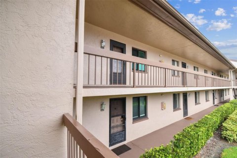 Condo in Oldsmar, Florida, 2 bedrooms  № 1916684 - photo 4