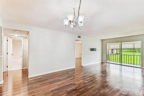 Condo in Oldsmar, Florida, 2 bedrooms  № 1916684 - photo 12
