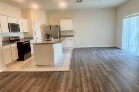House in DeLand, Florida 4 bedrooms, 209.96 sq.m. № 2200902 - photo 3