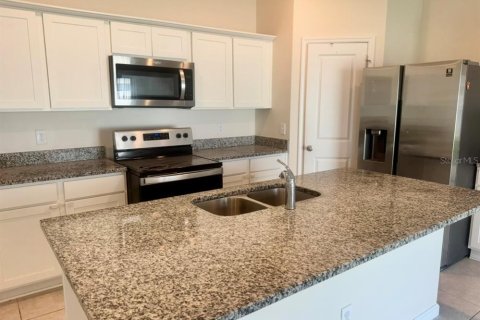 House in DeLand, Florida 4 bedrooms, 209.96 sq.m. № 2200902 - photo 4