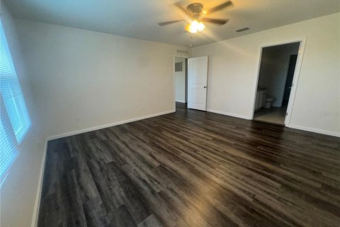 House in DeLand, Florida 4 bedrooms, 209.96 sq.m. № 2200902 - photo 16