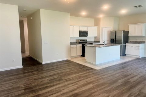 House in DeLand, Florida 4 bedrooms, 209.96 sq.m. № 2200902 - photo 2