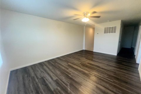 House in DeLand, Florida 4 bedrooms, 209.96 sq.m. № 2200902 - photo 12