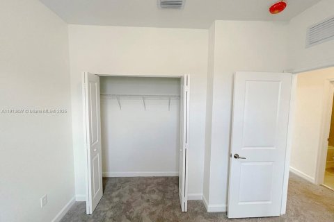 Touwnhouse à vendre à Miami, Floride: 3 chambres, 137.77 m2 № 1968894 - photo 28