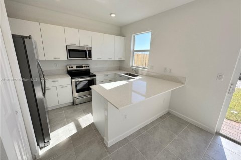 Touwnhouse à vendre à Miami, Floride: 3 chambres, 137.77 m2 № 1968894 - photo 7