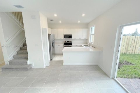 Touwnhouse à vendre à Miami, Floride: 3 chambres, 137.77 m2 № 1968894 - photo 9