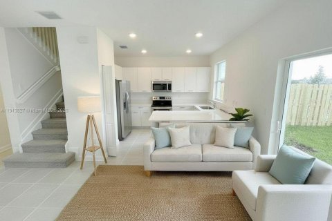 Touwnhouse à vendre à Miami, Floride: 3 chambres, 137.77 m2 № 1968894 - photo 8