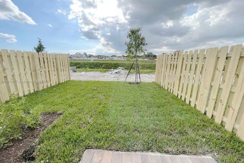 Touwnhouse à vendre à Miami, Floride: 3 chambres, 137.77 m2 № 1968894 - photo 11