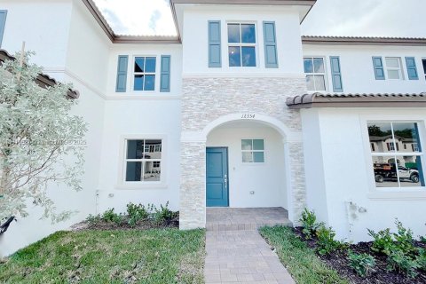 Touwnhouse à vendre à Miami, Floride: 3 chambres, 137.77 m2 № 1968894 - photo 1