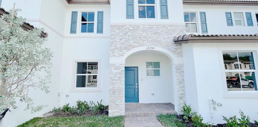 Touwnhouse à Miami, Floride 3 chambres, 137.77 m2 № 1968894