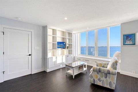 Condo in Sarasota, Florida, 3 bedrooms  № 1574578 - photo 11