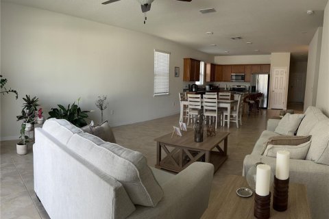 Casa en alquiler en Davenport, Florida, 4 dormitorios, 187.2 m2 № 1904513 - foto 3