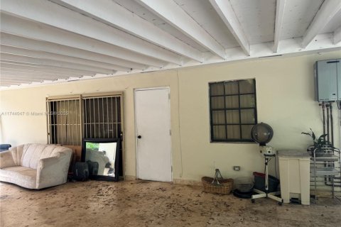 Commercial property in North Miami, Florida 268.67 sq.m. № 1713098 - photo 5