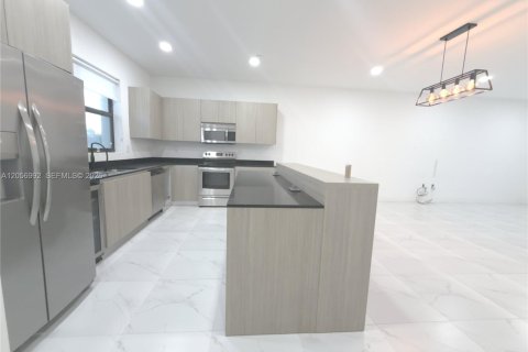 Купить таунхаус в Мирамар, Флорида 3 спальни, 139.73м2, № 2269608 - фото 2