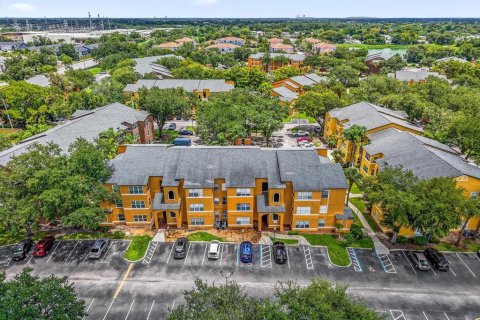 Condo in Orlando, Florida, 2 bedrooms  № 1851462 - photo 1