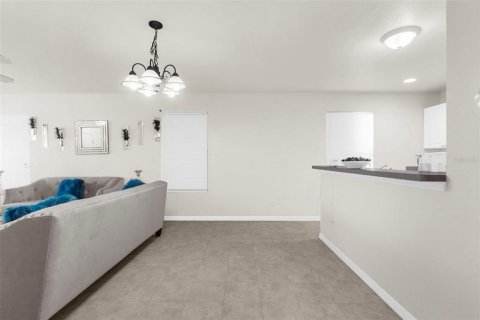 House in Lehigh Acres, Florida 3 bedrooms, 117.61 sq.m. № 1881154 - photo 7