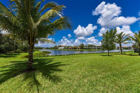 House in Delray Beach, Florida 5 bedrooms, 447.79 sq.m. № 2262422 - photo 27