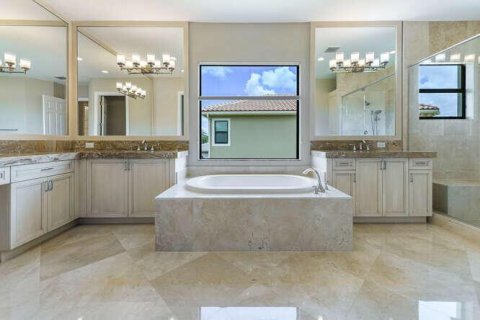 House in Delray Beach, Florida 5 bedrooms, 447.79 sq.m. № 2262422 - photo 12
