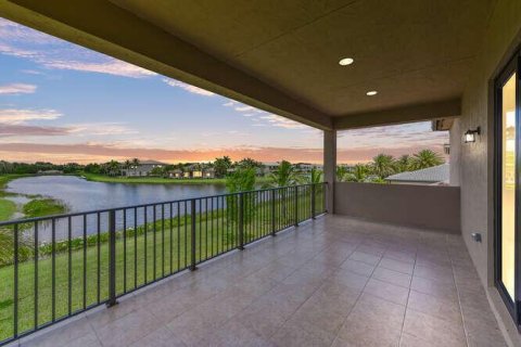 House in Delray Beach, Florida 5 bedrooms, 447.79 sq.m. № 2262422 - photo 17