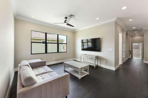 House in Delray Beach, Florida 5 bedrooms, 447.79 sq.m. № 2262422 - photo 18