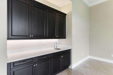 House in Delray Beach, Florida 5 bedrooms, 447.79 sq.m. № 2262422 - photo 7