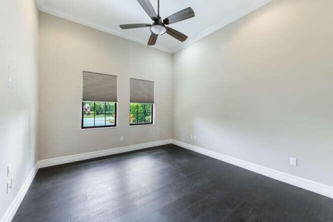 House in Delray Beach, Florida 5 bedrooms, 447.79 sq.m. № 2262422 - photo 10