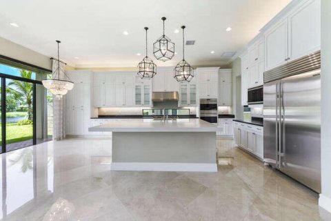 House in Delray Beach, Florida 5 bedrooms, 447.79 sq.m. № 2262422 - photo 4