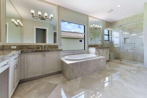 House in Delray Beach, Florida 5 bedrooms, 447.79 sq.m. № 2262422 - photo 13