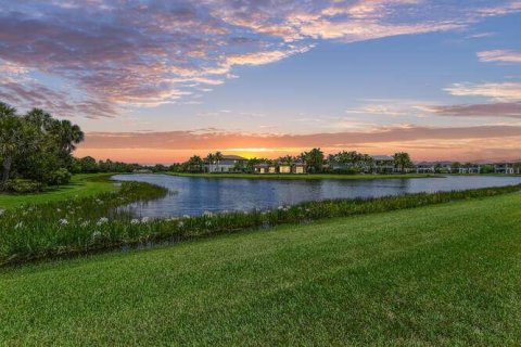 House in Delray Beach, Florida 5 bedrooms, 447.79 sq.m. № 2262422 - photo 28