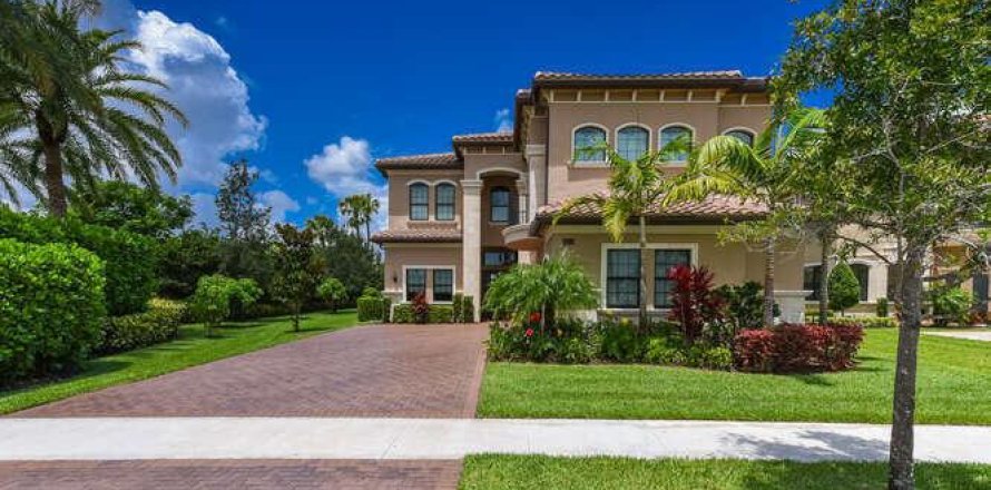 House in Delray Beach, Florida 5 bedrooms, 447.79 sq.m. № 2262422