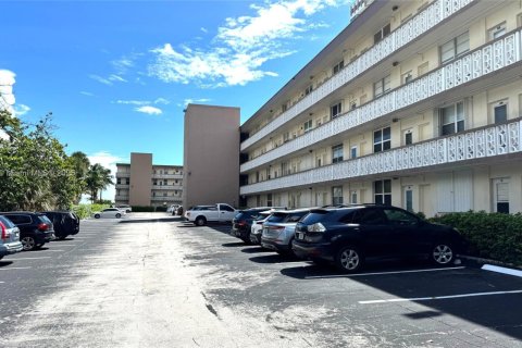 Copropriété à vendre à Hallandale Beach, Floride: 1 chambre, 81.57 m2 № 2016926 - photo 5