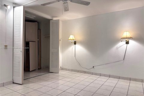 Copropriété à vendre à Hallandale Beach, Floride: 1 chambre, 81.57 m2 № 2016926 - photo 12