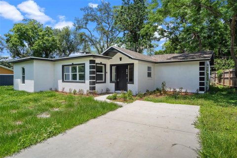 House in Apopka, Florida 4 bedrooms, 148.83 sq.m. № 1741071 - photo 2