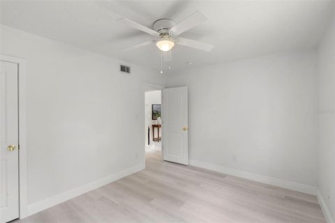 House in Apopka, Florida 4 bedrooms, 148.83 sq.m. № 1741071 - photo 19