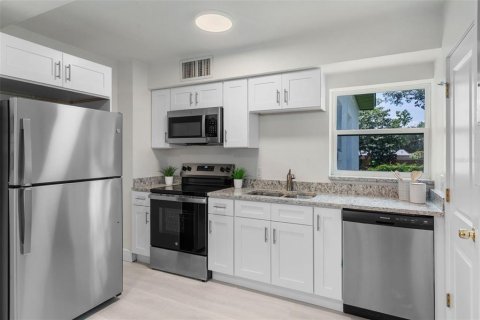 House in Apopka, Florida 4 bedrooms, 148.83 sq.m. № 1741071 - photo 16