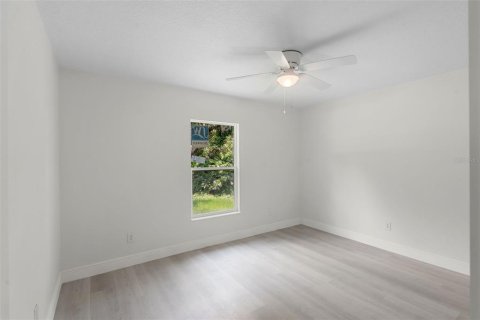 House in Apopka, Florida 4 bedrooms, 148.83 sq.m. № 1741071 - photo 18
