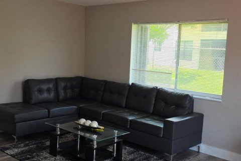 Condo in West Palm Beach, Florida, 2 bedrooms  № 2185300 - photo 2