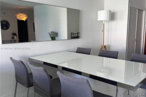 Condominio en alquiler en Hollywood, Florida, 2 dormitorios, 114.83 m2 № 2024829 - foto 4