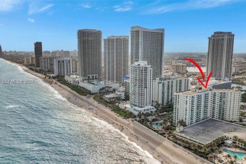 Condominio en alquiler en Hollywood, Florida, 2 dormitorios, 114.83 m2 № 2024829 - foto 10