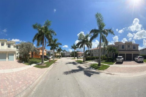 House in Wellington, Florida 6 bedrooms, 387.22 sq.m. № 2318346 - photo 18