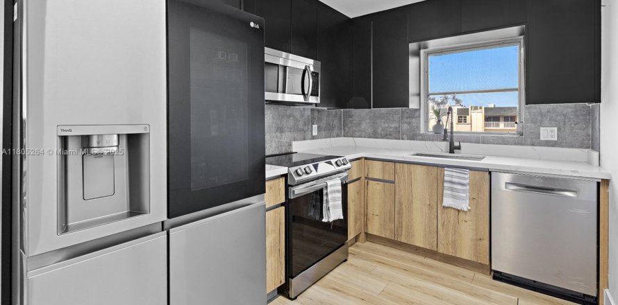 Condominio en Miami, Florida, 1 dormitorio № 1749827