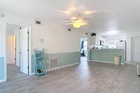 Condo in Punta Gorda, Florida, 2 bedrooms  № 1598299 - photo 8