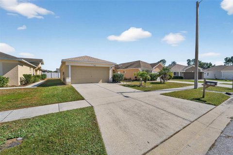 Villa ou maison à louer à Riverview, Floride: 3 chambres, 118.45 m2 № 2410488 - photo 3