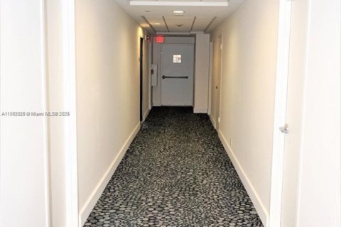 Condominio en venta en Miami Beach, Florida, 61.59 m2 № 1865187 - foto 6