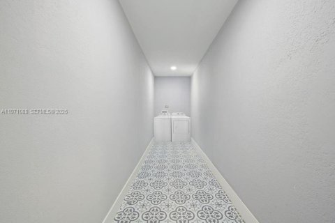 House in Pompano Beach, Florida 4 bedrooms, 156.08 sq.m. № 2042234 - photo 29