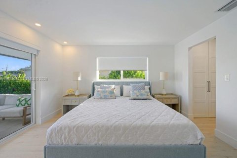 House in Pompano Beach, Florida 4 bedrooms, 156.08 sq.m. № 2042234 - photo 22