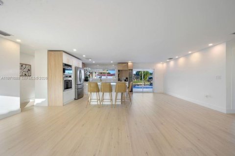 House in Pompano Beach, Florida 4 bedrooms, 156.08 sq.m. № 2042234 - photo 8