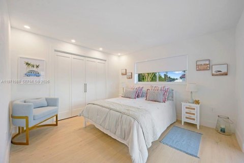 House in Pompano Beach, Florida 4 bedrooms, 156.08 sq.m. № 2042234 - photo 17