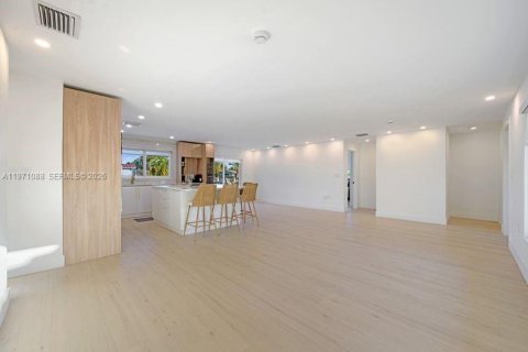 House in Pompano Beach, Florida 4 bedrooms, 156.08 sq.m. № 2042234 - photo 6